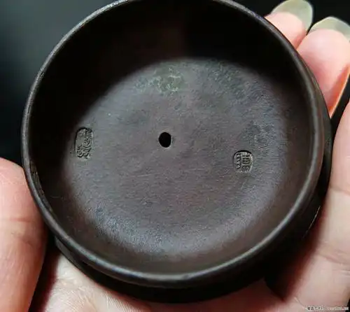 陈鸣远款紫砂壶