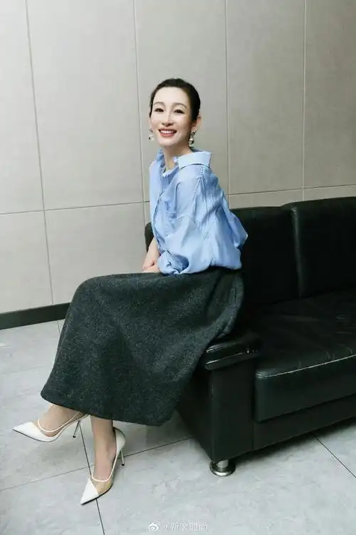 花少姐姐@秦海璐 私服穿搭来袭,针织开衫温柔亲和……__财经头条