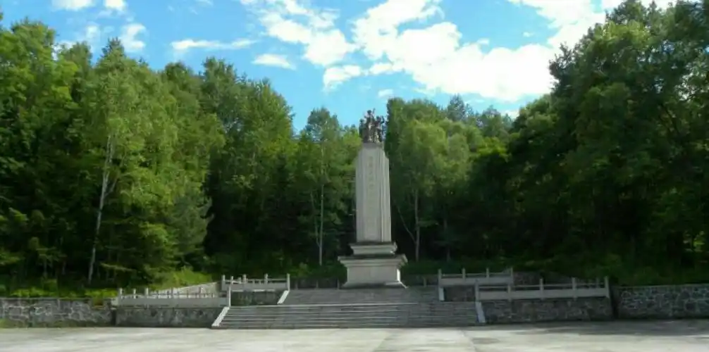 我们的上甘岭是溪水国家森林公园,抗联遗址老钱柜,库尔滨河湿地谆然