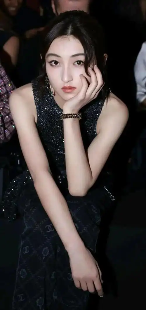 张子枫漫漫长路一个人走