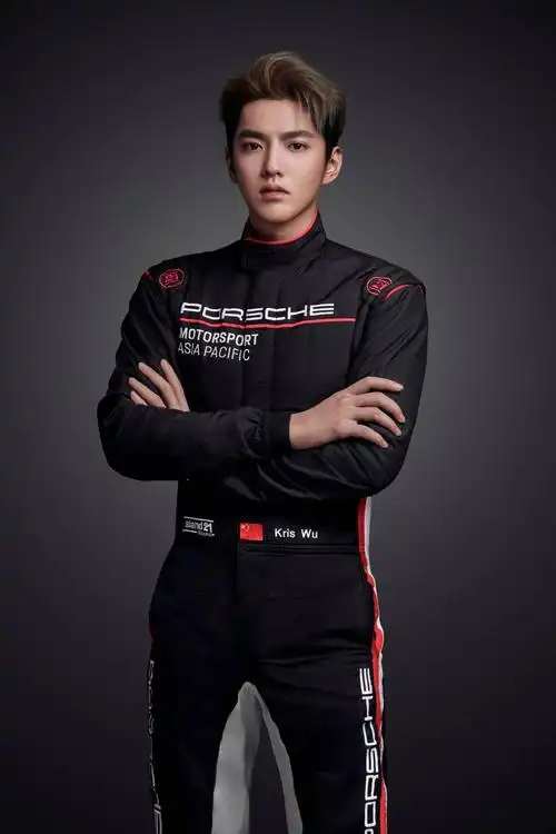 吴亦凡成为首位保时捷中国赛车运动代言人_手机搜狐网