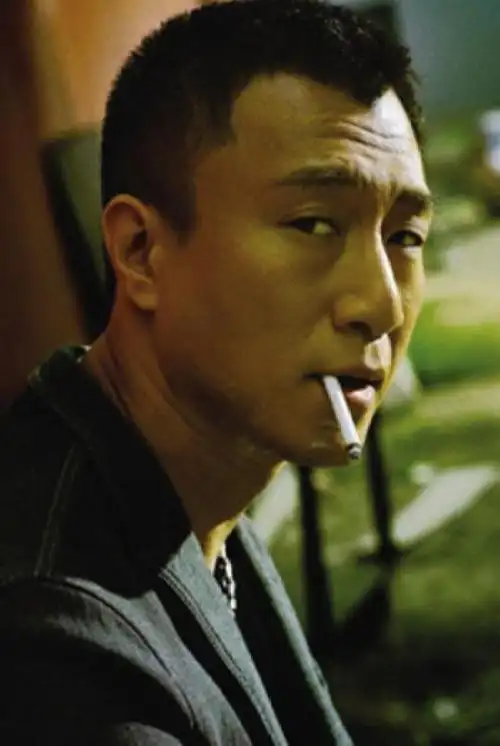 明星也抽烟这些帅哥的抽烟姿势刘德华很帅有人抽的空虚寂寞