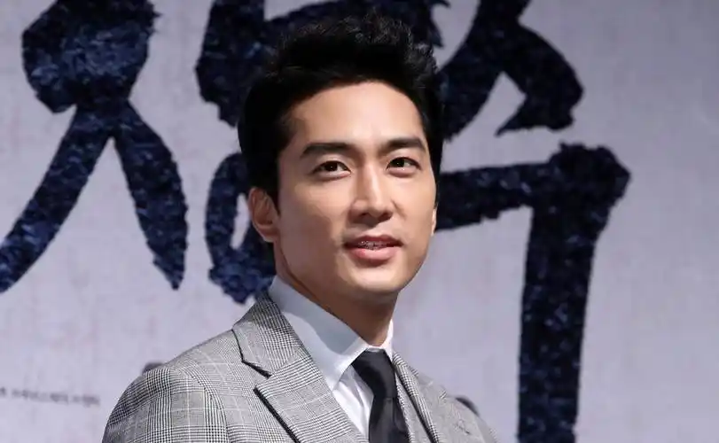 44岁的宋承宪,因出演《蓝色生死恋》成名,真的比20年前还要帅_爱情_一