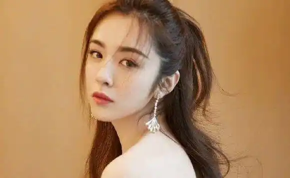 原创看看王晓晨上大学时的证件照你就明白为啥男生都和她玩得好了