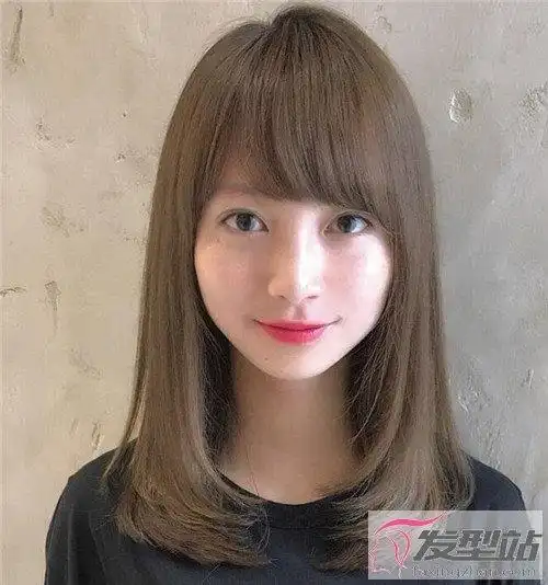 短发尴尬期发型 首选内扣锁骨发
