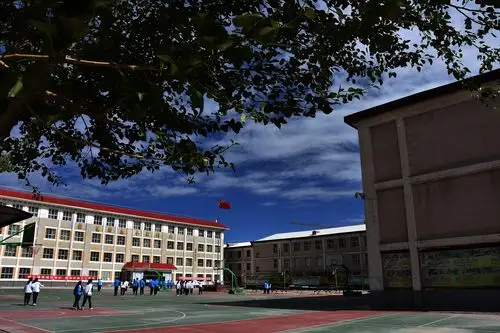 空气清新,昔日的校园美景,留存在脑海里,成了一生抹不去的青春符号