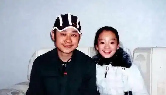 刀郎离婚三十多年,前妻含泪自述:他住进豪宅,我却一无所有