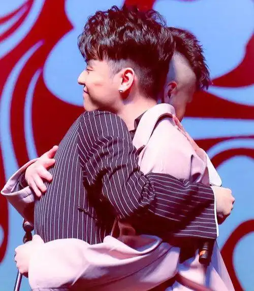 换搭档的传言不攻自破德云社杨九郎生日张云雷晒两人亲密合照