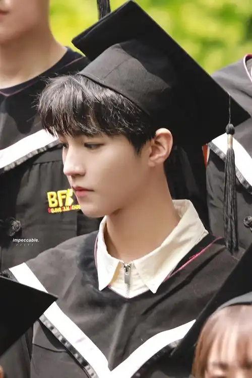 妈呀时间过得好快三字弟弟都毕业了