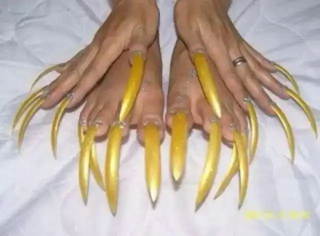 10张看了照片让人很想全部剪掉的超长脚指甲
