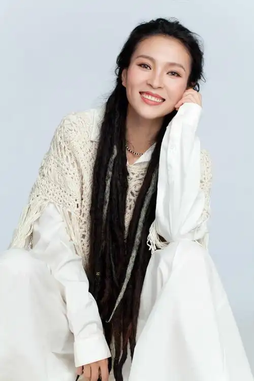 毕夏新单悲伤乐园上线戏谑献礼别样喜剧