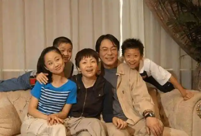 张一山,杨紫等人一起演的《家有儿女》,杨紫在剧中演宋丹丹的女儿