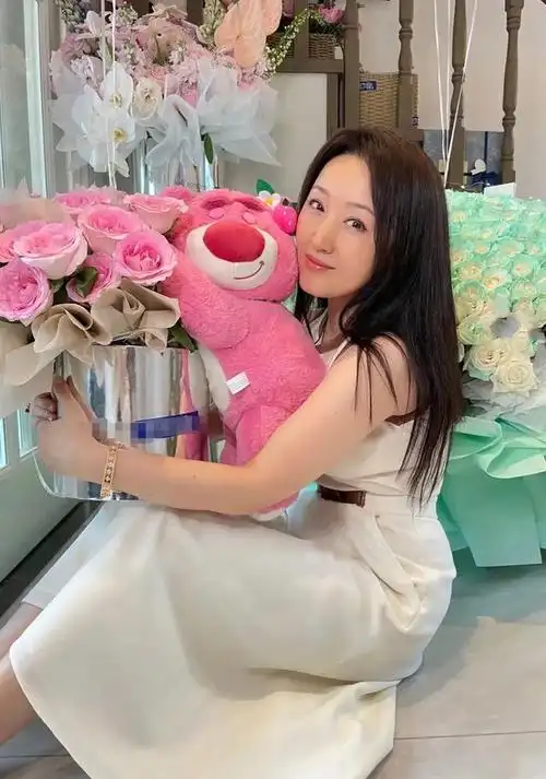 "冻龄女神"杨钰莹:一个女人最顶级的保养,是这2个字