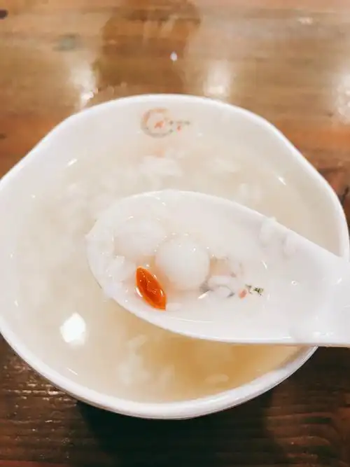 闺蜜不擅于睡懒觉7点多就醒了收拾收拾出去吃饭醪糟小汤圆有点酸酸的