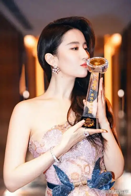 演技与流量,似乎在刘亦菲身上达成和解