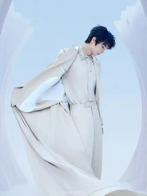 王俊凯贵族王子造型##头排云看秀