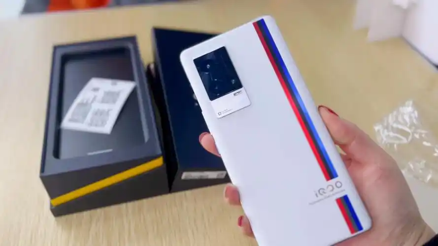 iq8pro传奇版 不仅性能赞 它拥有3d超声波广域指纹 大面积识别 解锁小