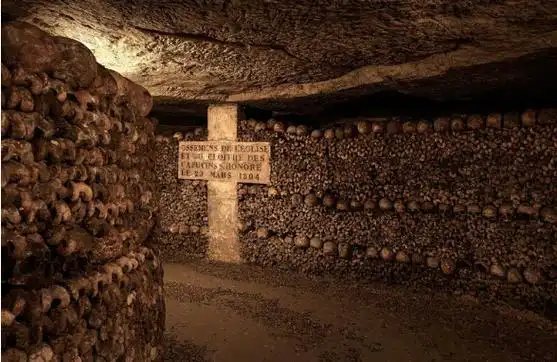 2,巴黎地下墓穴这个地方是一个比较恐怖的地方让人感到恐惧的禁地