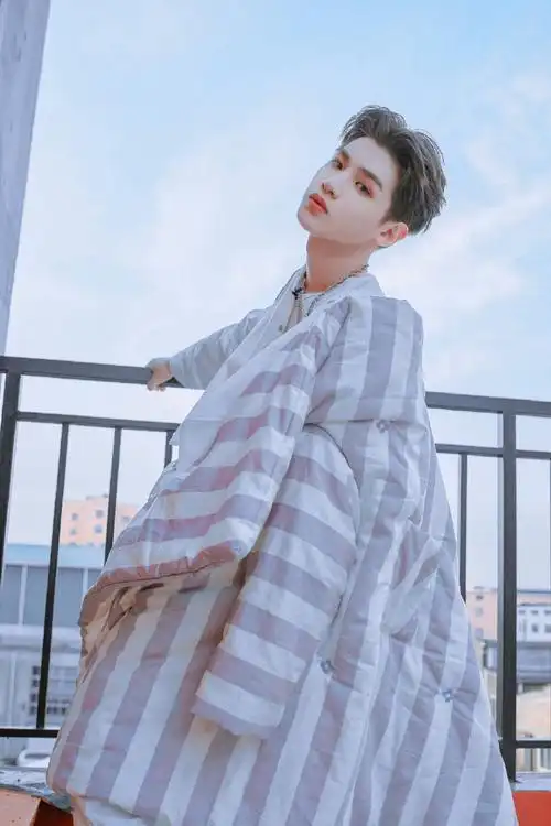 黄明昊这就是潮流#黄明昊《这就是潮流》官宣海报热爱潮流做自己!