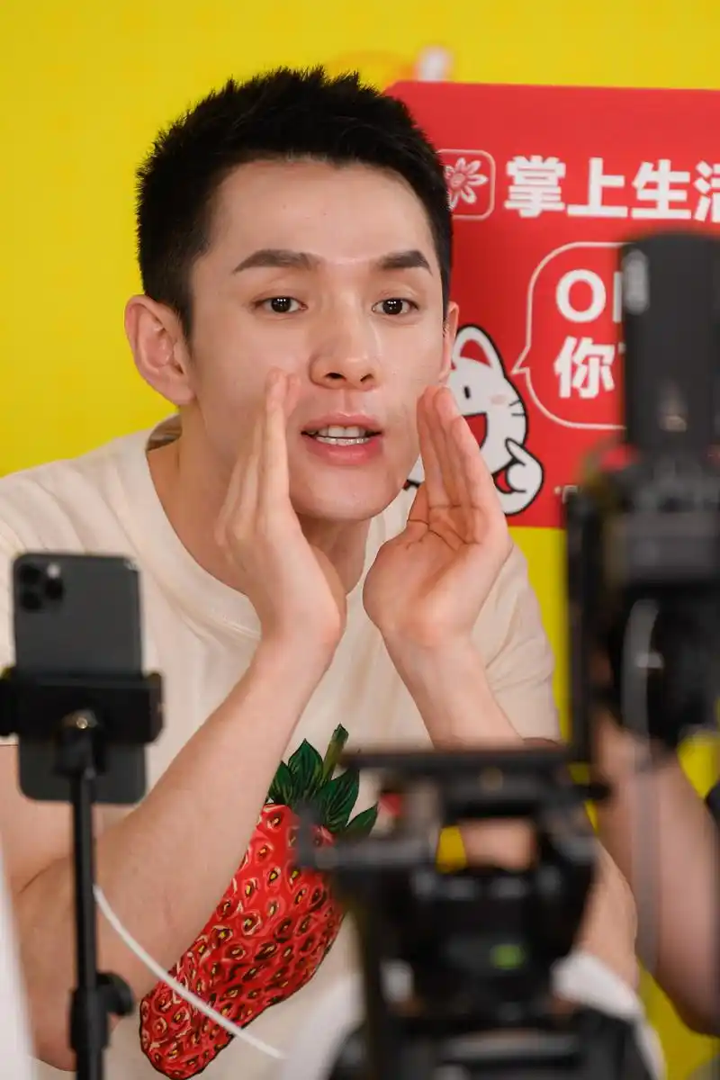 视频 专访李佳琦:我选择上海的理由