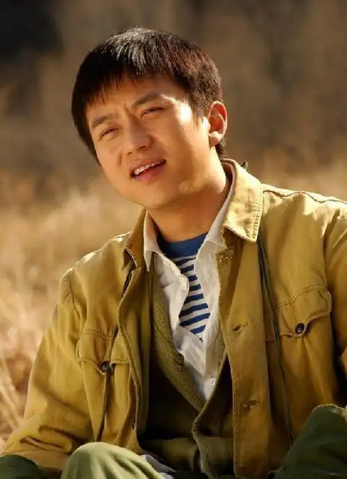 从戏里到戏外,邓超专注用心地对待表演,以每年推陈出新的作品,阳光而