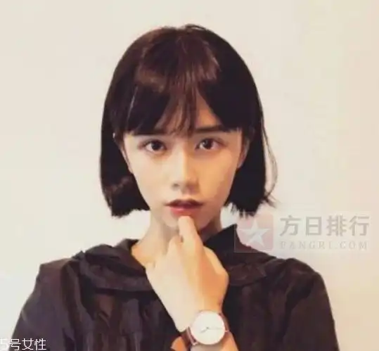 的这款烫卷韩式齐肩发型是那么的耐人寻味,搭配韩国流行的空气刘海