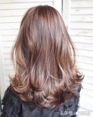 在乎发型的女生,怎么会单身,情人节烫个最火的微卷大波浪