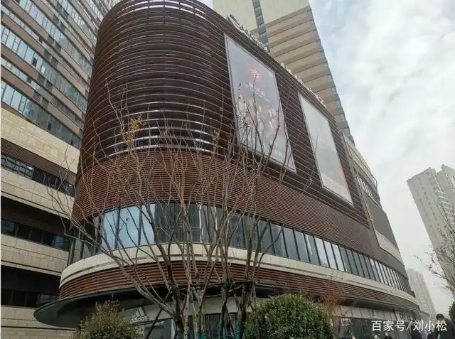 邯郸又有一家新商场即将开业了,邯郸美的悦然广场正在装修,进入施工