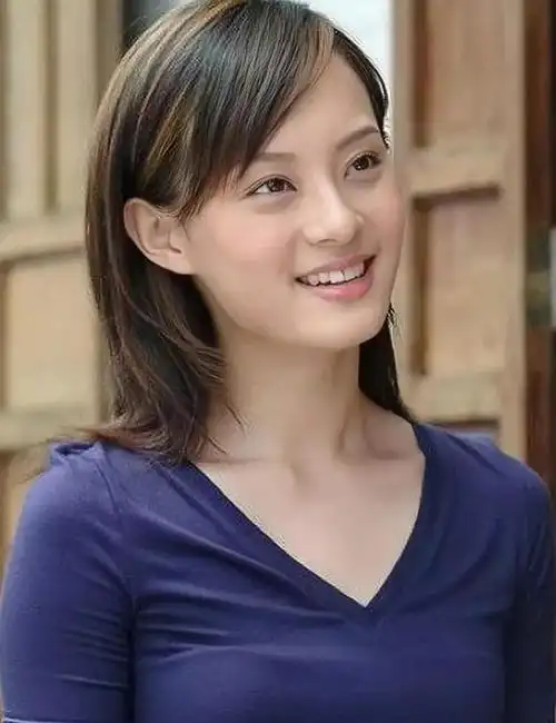 42岁孙俪造型终于在线!留长发,穿吊带裙减龄又气质,美回巅峰!