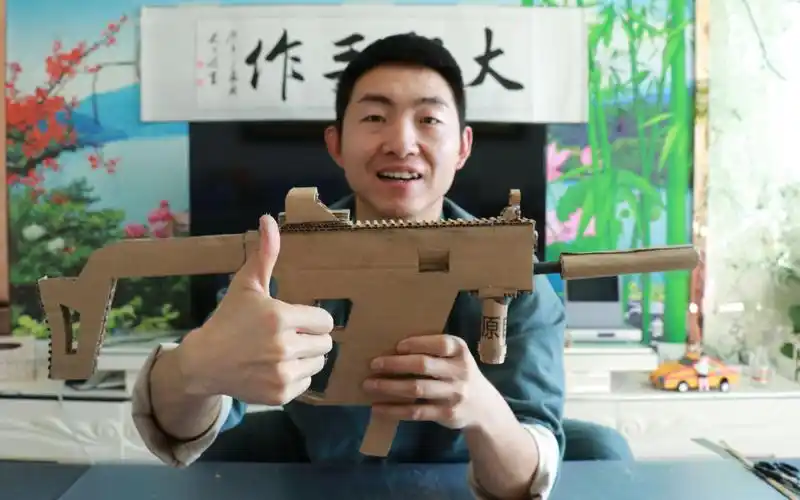 大圣用废纸板做维克托玩具冲锋枪变废为宝计划再次升级真服气