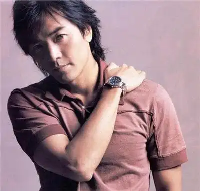 在舞台上黎明身高vs郑伊健比身高  两人相觑而笑