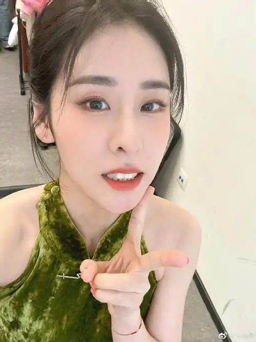 张碧晨祝大家兔年天天快乐##张碧晨问骗到你了没