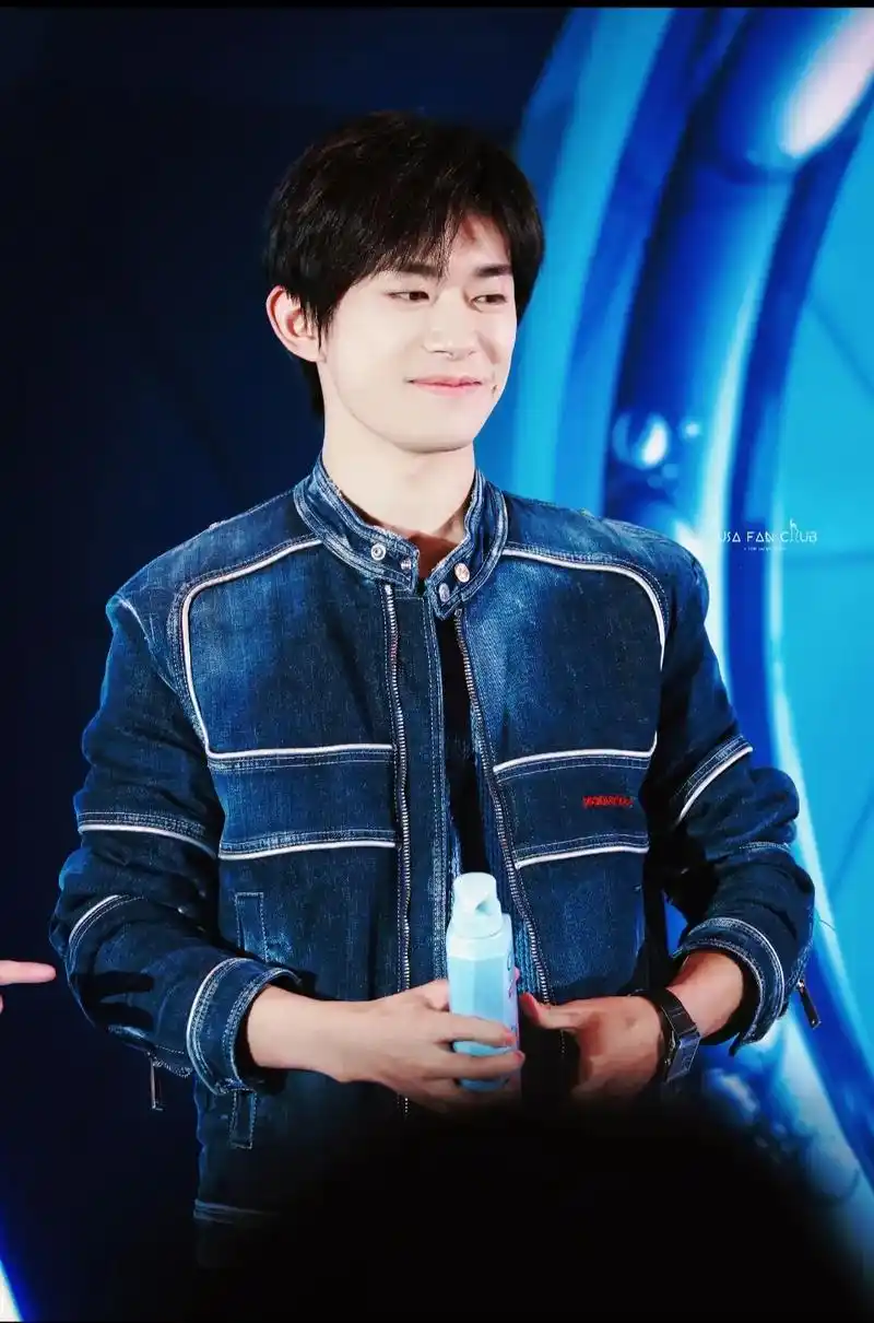 谁懂啊这个笑,小乖还是那个小乖#易烊千玺 #易烊千玺清扬品牌 - 抖音