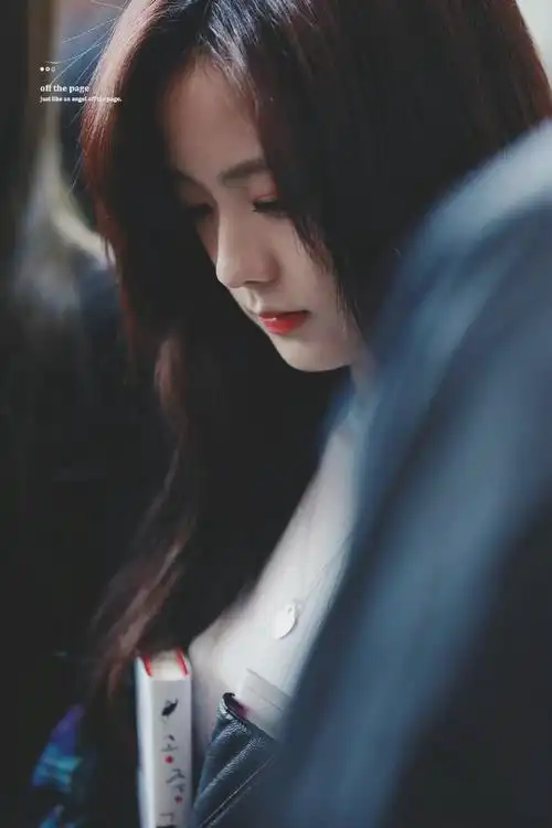 kimjisoo超话#金智秀的那年今日#180420 金浦机场出境 智秀高清饭拍