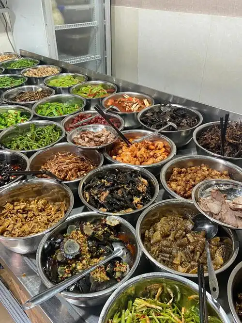 大排档 没有环境没有服务 有的只有这长沙老味道 凉菜品种多到20余种