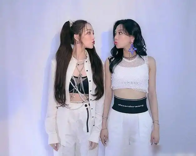 王霏霏孟佳心有灵犀,默契编排了同一动作,可惜票数差距悬殊