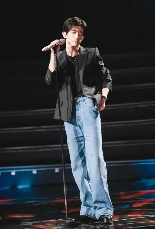 千玺话筒:公益路上的温暖印记