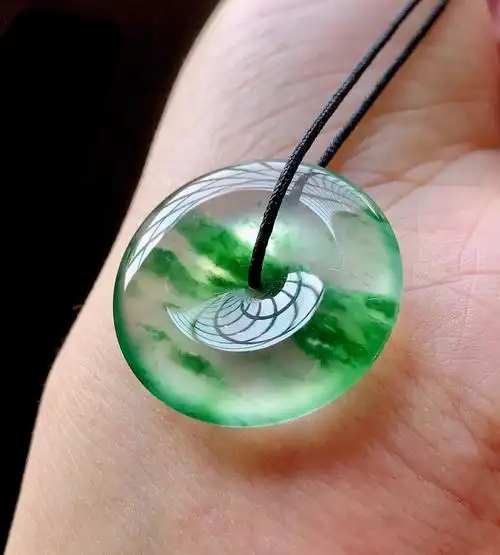 平安扣翡翠图片大全(欣赏一下翡翠吊坠平安扣)