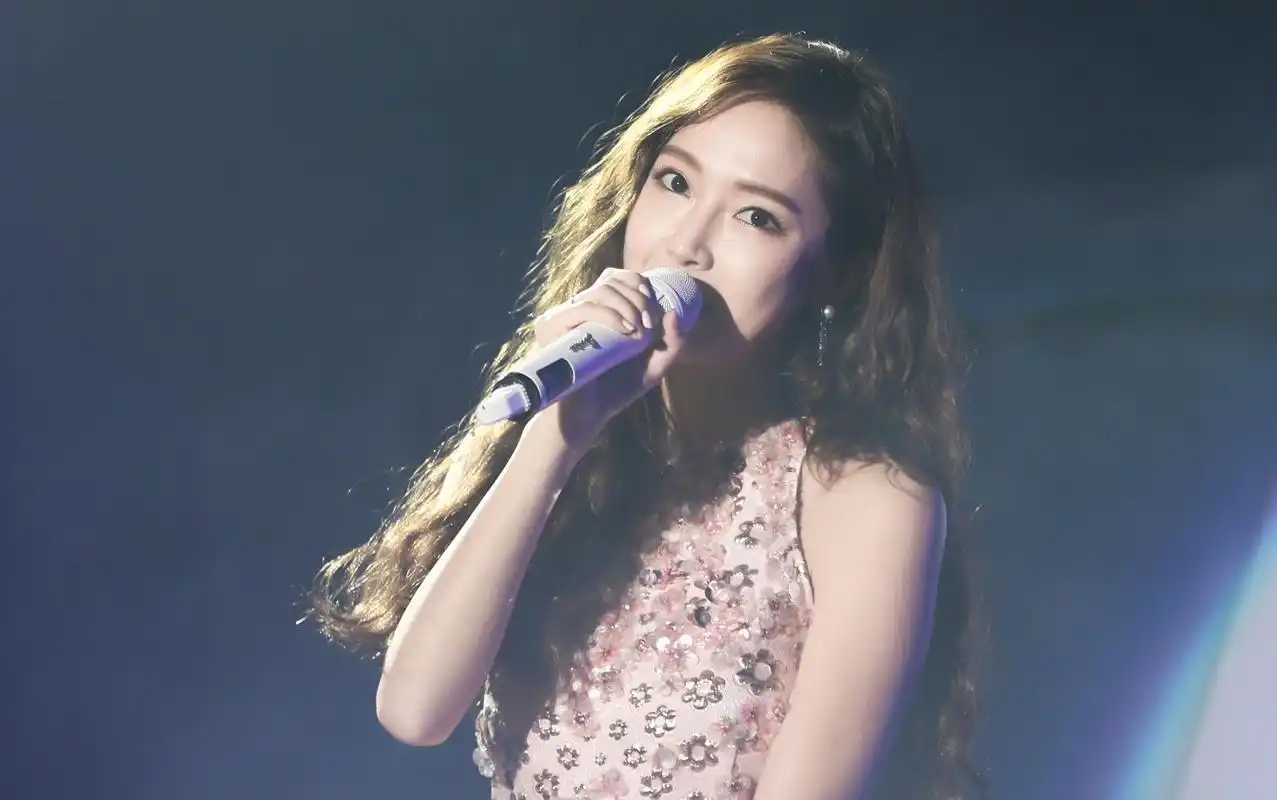 jessica眼镜娘造型跳舞还是挺撩的吧