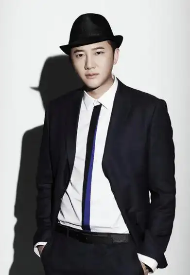 苟伟内地摇滚唱作人并为歌手张杰创作成名曲《北斗星的爱》陈直摇滚