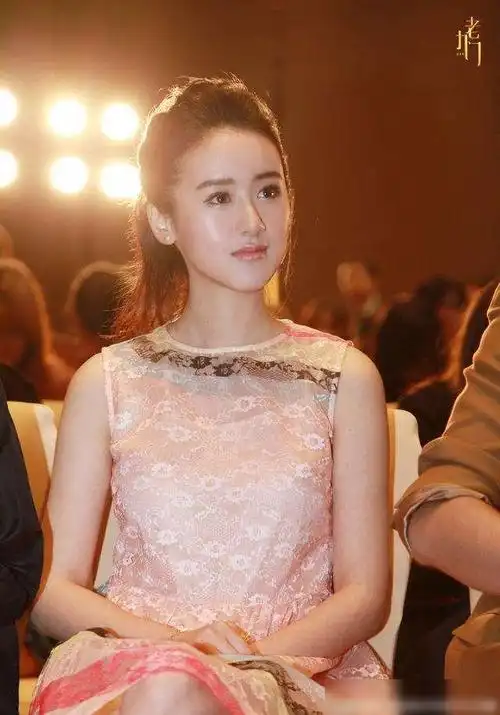 童星出道的演员袁冰妍,长相清秀清纯,活泼可爱的邻家少女_网易订阅