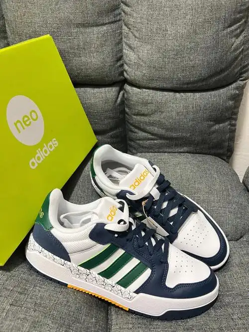 学生必备板鞋adidasneo白绿