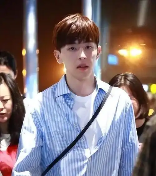 "退网"一年后,再看邓伦哪些敛财钱手段,远比你想象的高明!