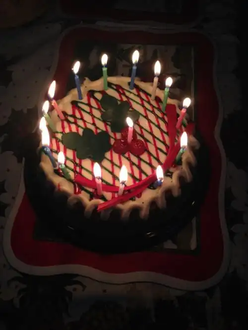 生日蛋糕需要蜡烛温暖.