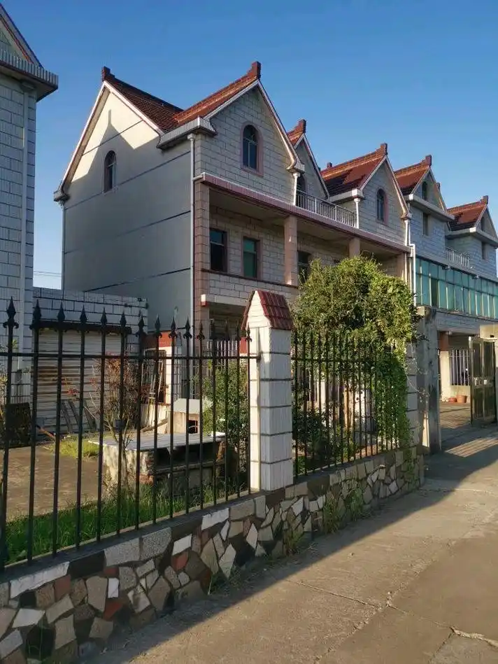 上午站点:机场建设者小镇 地址:上海市浦东新区祝桥镇河滨西路 游玩