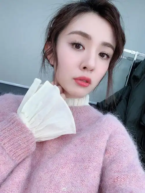 王晓晨晒自拍甜美自然