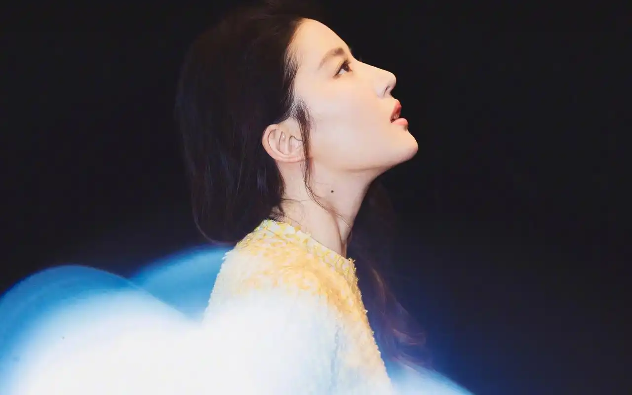 刘亦菲明艳动人清新写真高清壁纸