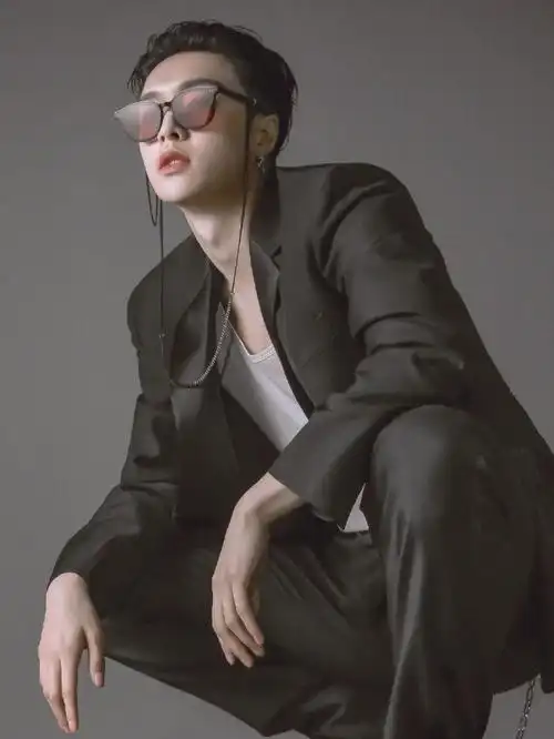 张艺兴戴眼镜合集