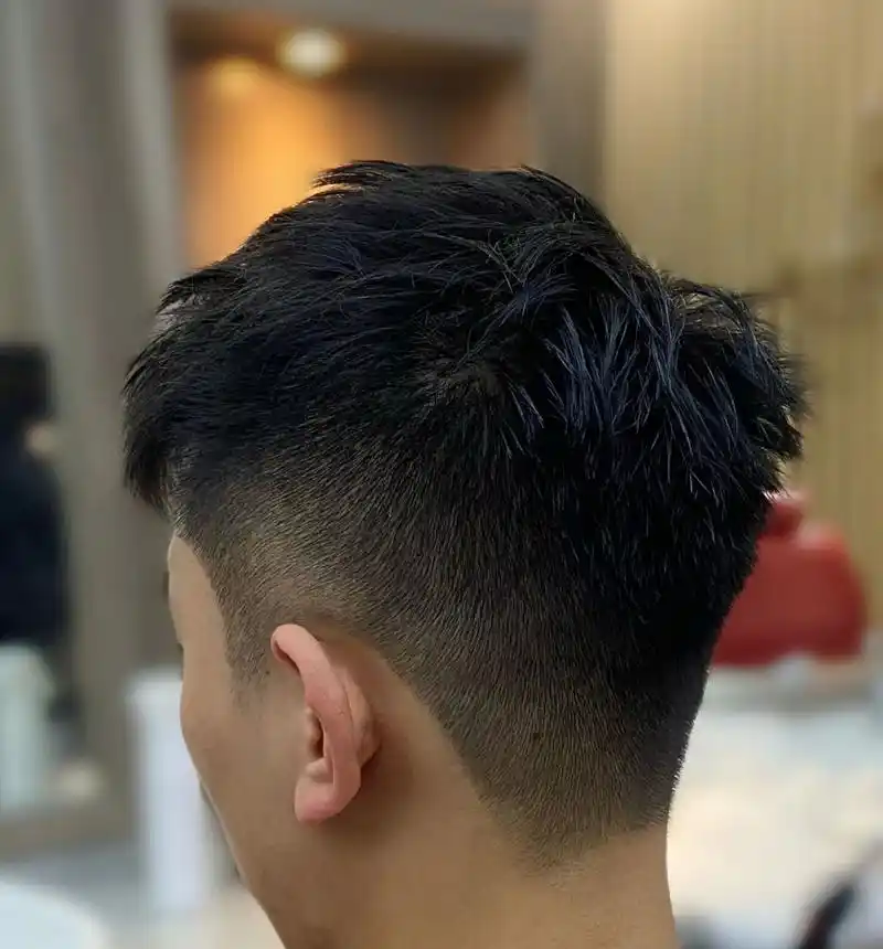 高额头男生发型推荐 发际线高,必须留一点刘海拉低额头高额头,平时吹