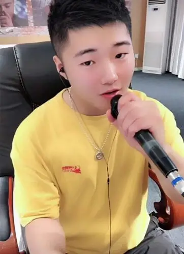 p>白小白,1994年1月10日出生于吉林省 a target="_blank" href="